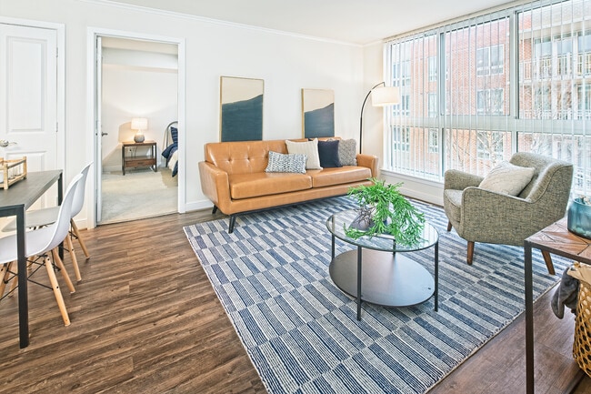 Photo - Thomas Court