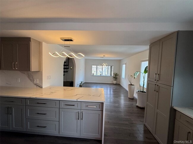 Photo - 1090 Pelham Pkwy S