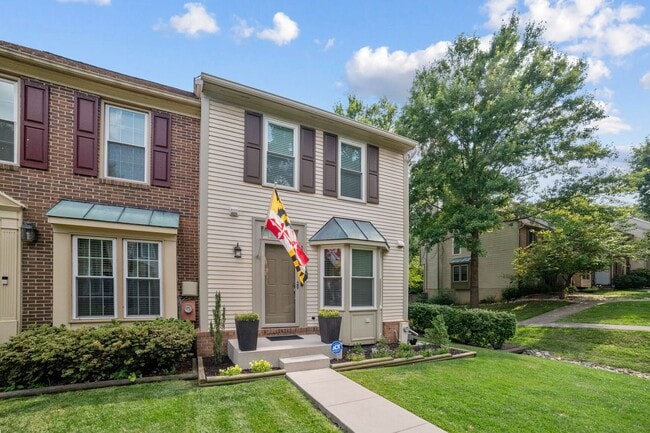 Building Photo - Wonderful 2BR/3.5BA townhouse located in B...