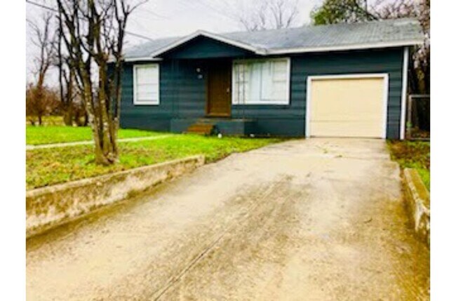 Photo - Cozy Home Only 10 Mins from Downtown San A...