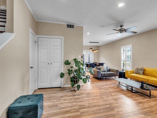 Photo - 701 Bering Dr Unidad 806