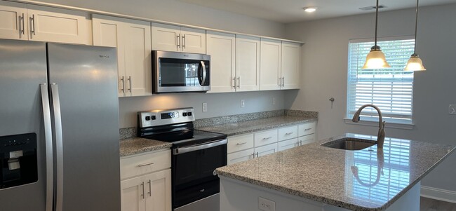 Newly built 3 bedroom/2 5 bath townhome lo... - Newly built 3 bedroom/2 5 bath townhome lo... Unidad G