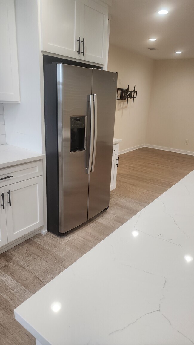 6069 Comey Ave Unit 6069