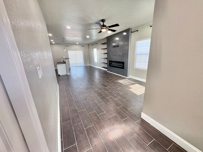 Photo - 930 E Glorietta Dr