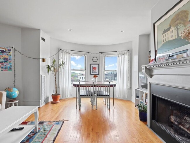 Photo - Amazing 3 bed 1 bath in the South End.... Sept 1st move in