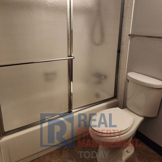 4644 N Pearl St Unidad 2