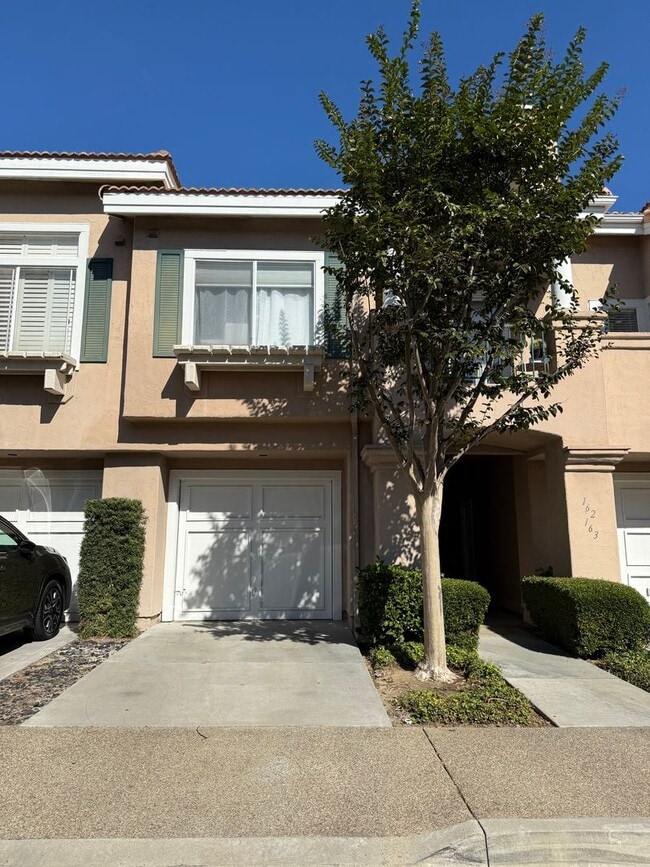 Photo - Beautiful 2 Bed, 2.5 Bath Townhome in Desi...
