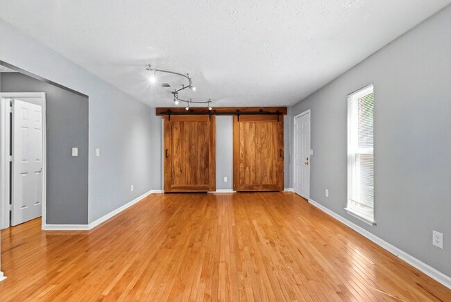 Photo - 388 Huntington Ridge Dr