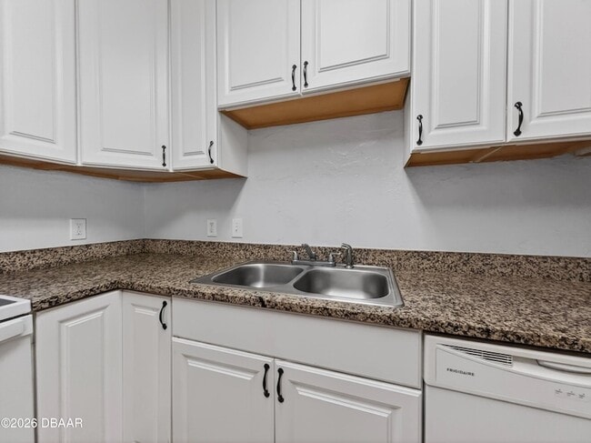 Photo - 632 Tarragona Way