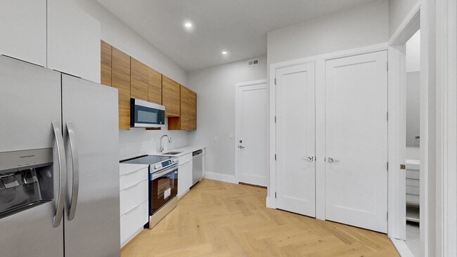 Building Photo - 1 Jackson St Unit 202