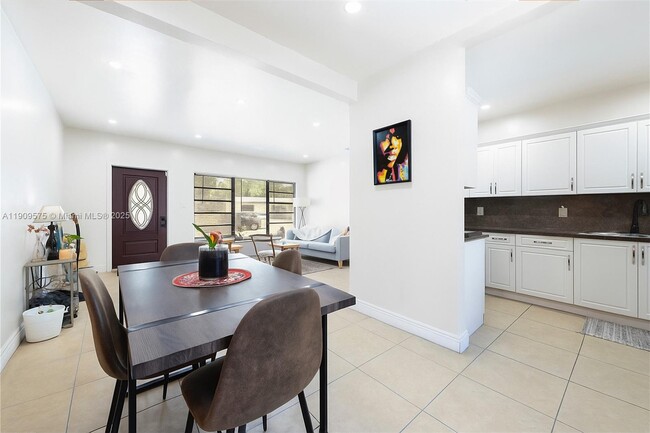 Photo - 250 NE 170th St