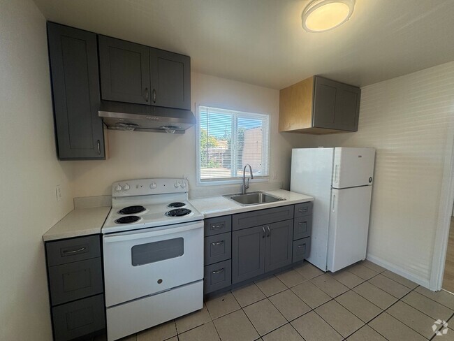Building Photo - Newly Renovated 2 Bedroom, on San Pablo Av... Unit 12448-C Rental