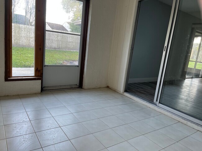 Photo - 325 Redwing Way