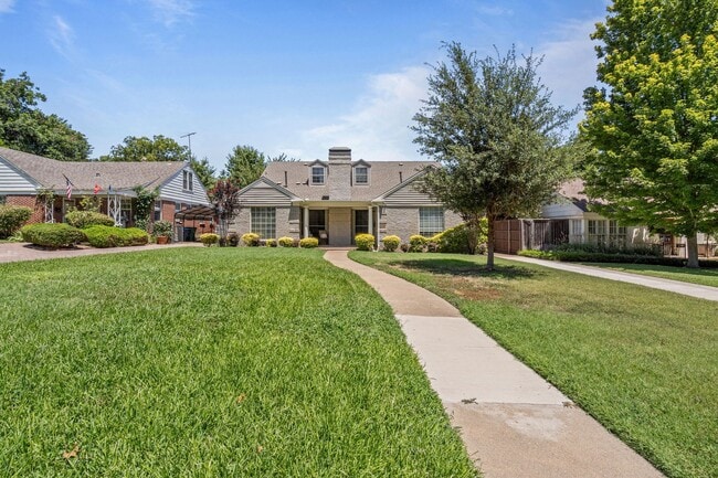 Photo - TCU-3518 Westcliff Rd