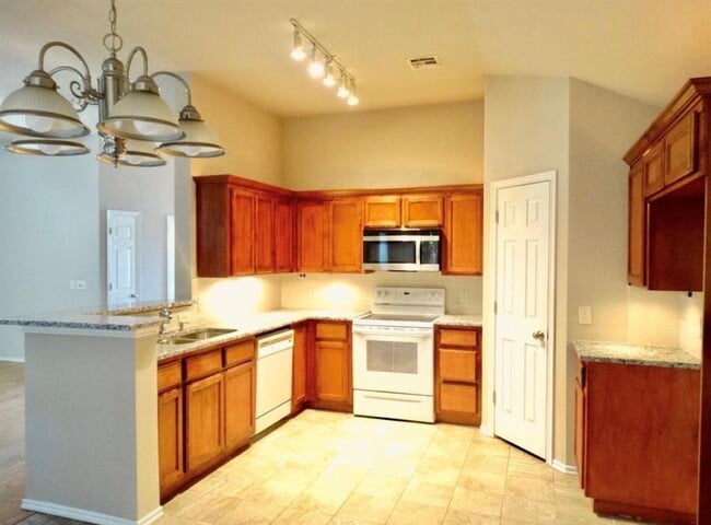 Photo - 3301 Buckingham Pl