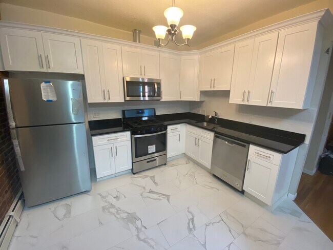 Building Photo - 618 Columbus Ave Unit 4