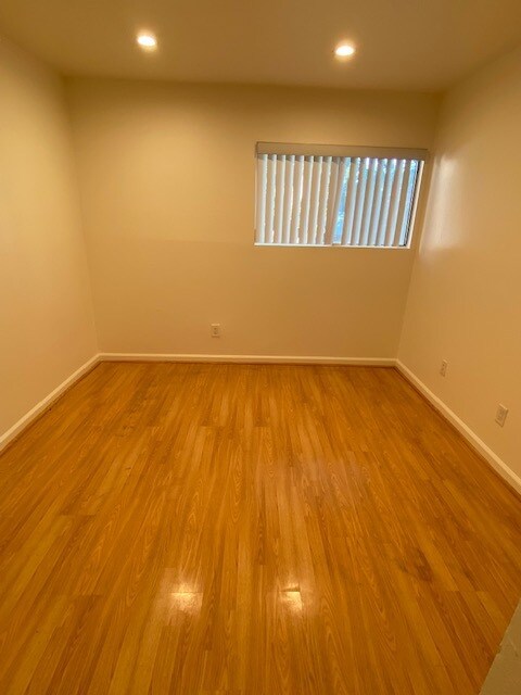 Photo - 10331 Lindley Ave Unit 143