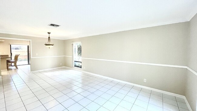 501 Sandtree Dr