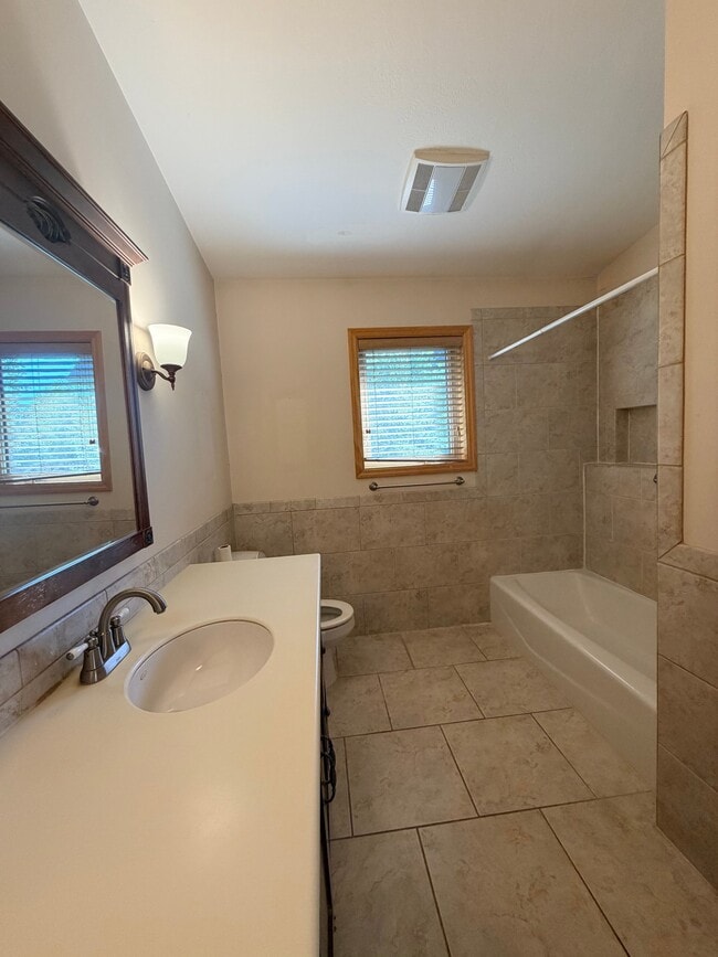 Photo - 703 W Summit St