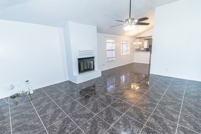 Photo - 918 Littleport Ln