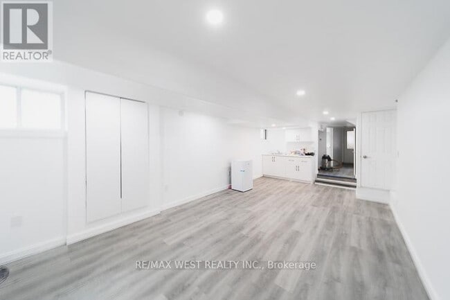Photo - 975 Broadview Ave Unit Lower