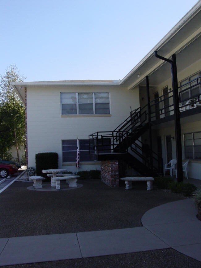 Photo - 710 Avenue C SW