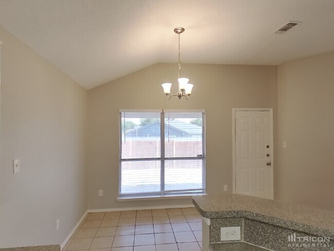 Photo - 2416 Kelton St