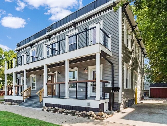 Photo - 800 Douglas St NW