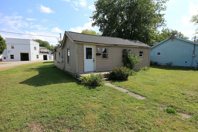 Building Photo - 2 Bedroom Frankfort Home!