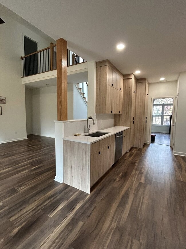 Planta abierta - 515 Bally Claire Ln