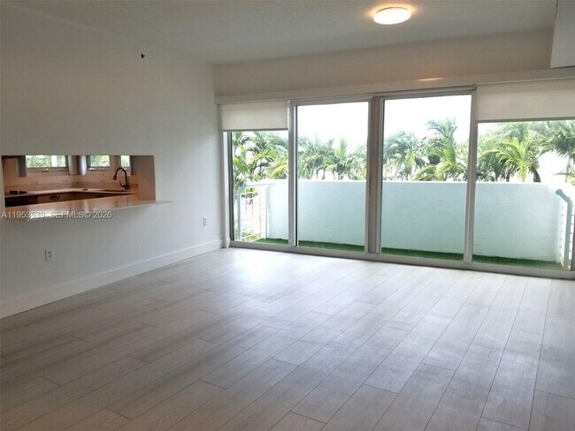 6580 Indian Creek Dr Unit 201