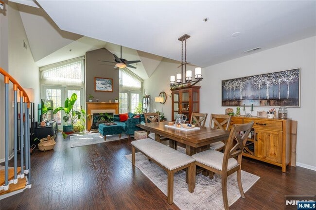 Photo - 223 Cambridge Dr