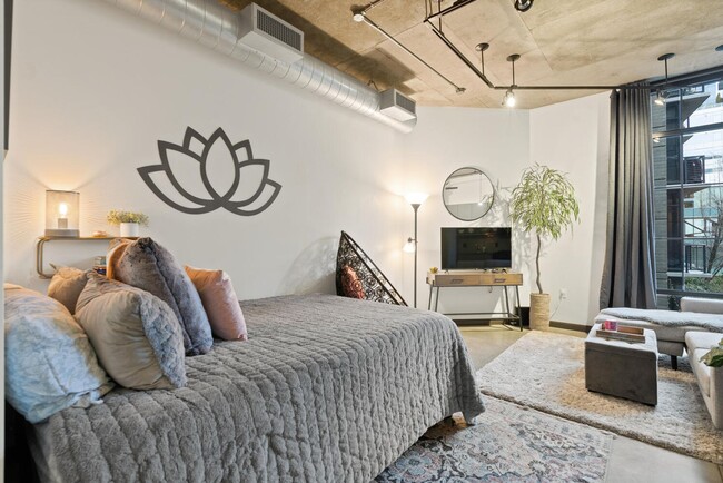 Photo - **FURNISHED** Streetcar Lofts studio w/par... Unit SC211