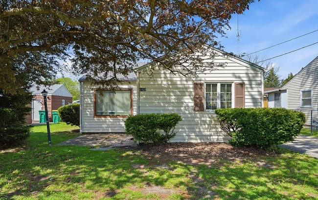 Building Photo - Affordable 3 Bedroom Home Near Downtown Galesburg!