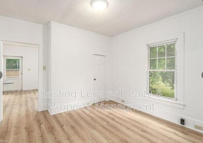 Photo - 1006 Junia Ave