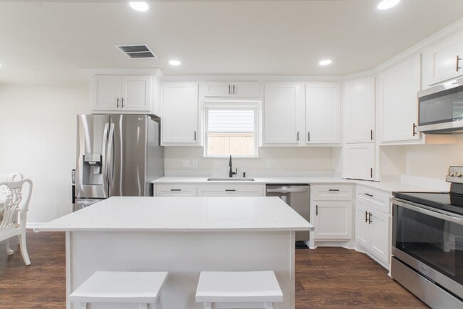 Photo - 4913 Deerwood Cir