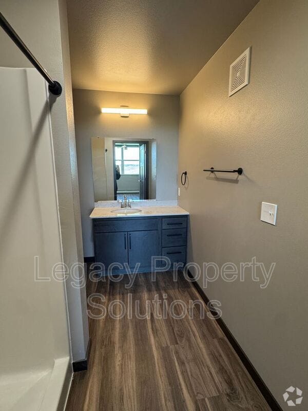 Building Photo - 226 E Greenfield Ln Rental