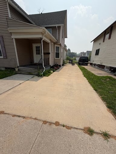 off-street parking pad - 1211 Hamilton St