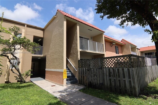 Building Photo - 4910 NW 79th Ave Unit 202 Rental