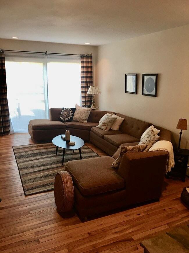 MCM vibe living room - 11 Overlook Ln N Unit J