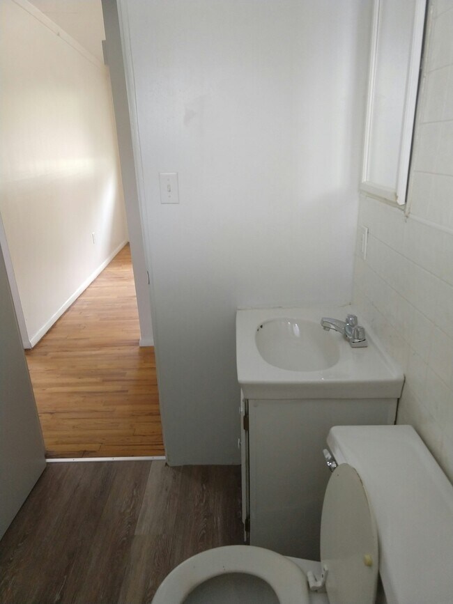 Photo - 730 W 25th St