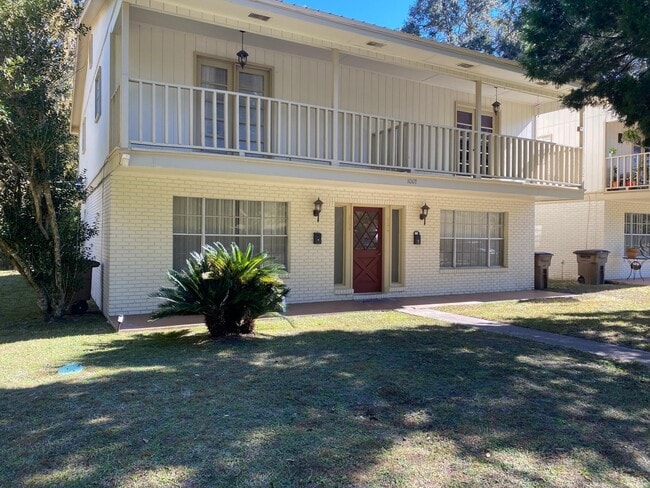 Building Photo - 1015 SW McFarlane Ave Rental