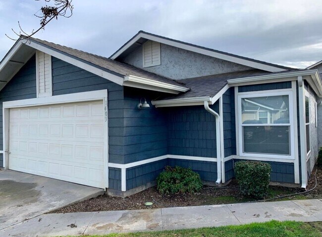 Photo - For Rent. Beautiful 3Bedroom, 2 Bathroom Home in Northeast Visalia
