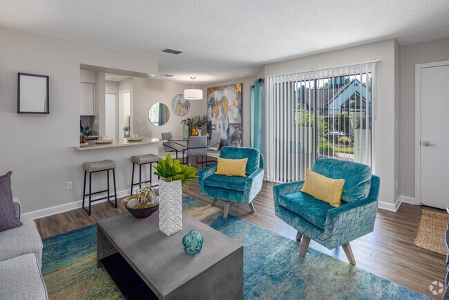 1BR, 1BA - Deluxe - 701SF - Living Room