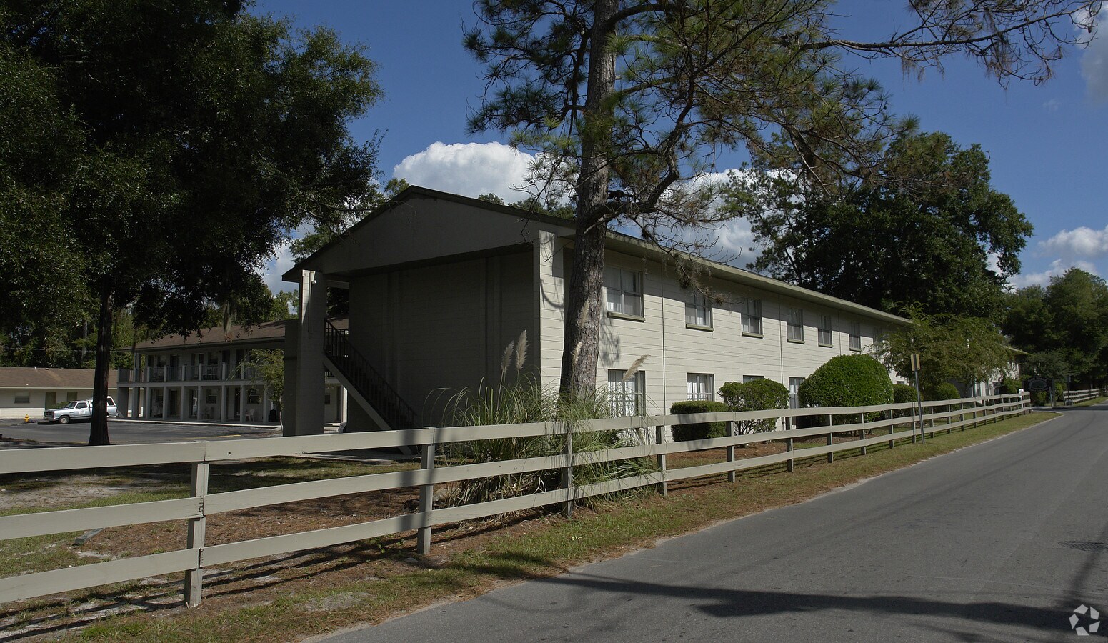 Oak Ridge Apartments - Oak Ridge Apartments