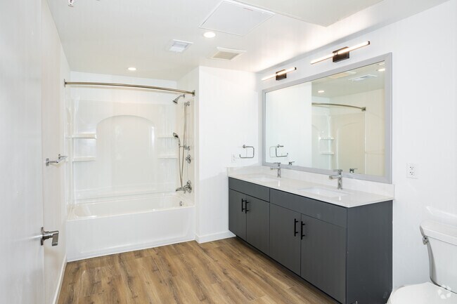 3BR, 2BA - 1,229SF - Bathroom - Ralston Gardens