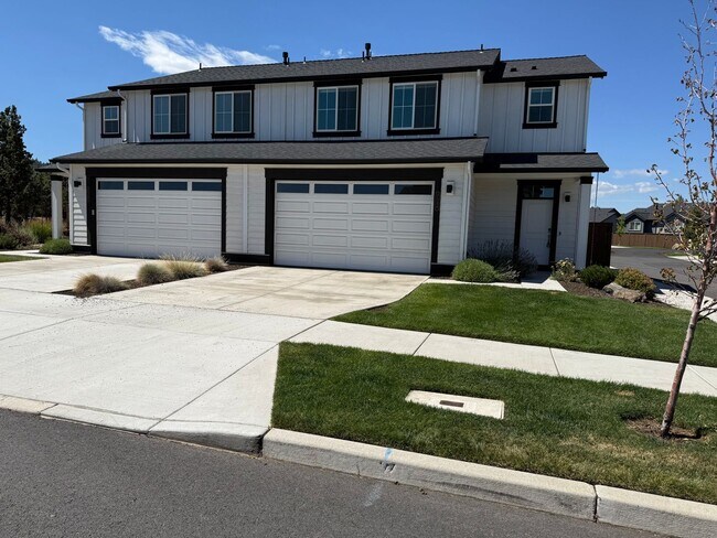 Photo - 3 Bed/2.5 Bath Pahlisch Home in NE Bend - ...