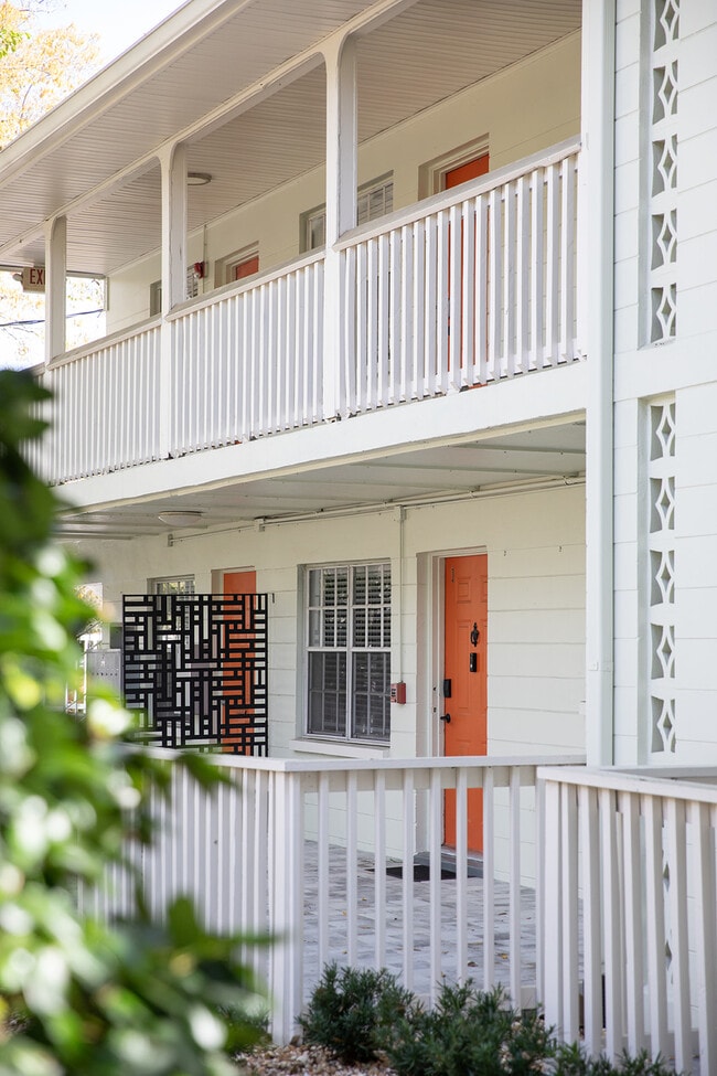 3318 W. De Leon