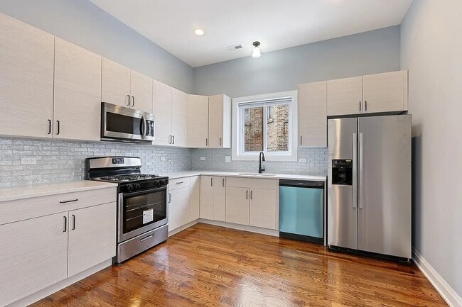 Photo - 5955 W Superior St Unidad 2