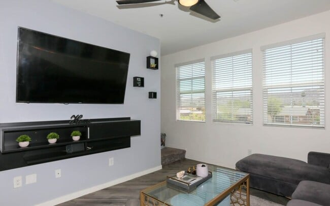 Photo - 2321 E Huntington Dr